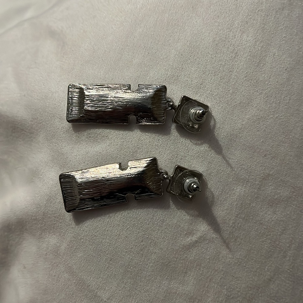 Chic Silver Rectangular Earrings - Picture 3 of 3